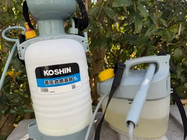 毛虫予防薬、チャクドガ駆除薬、散布します。サービスの画像