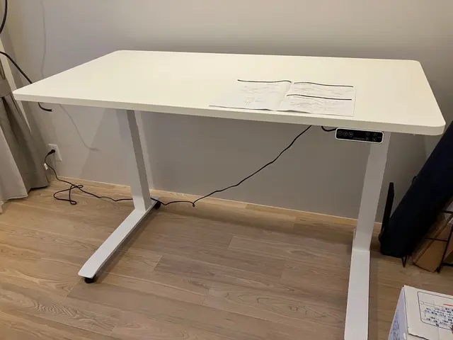 昇降デスクの組立、設置、移設、取付、解体なら家具＆家電のプロにおまかせ下さい！サービスの画像