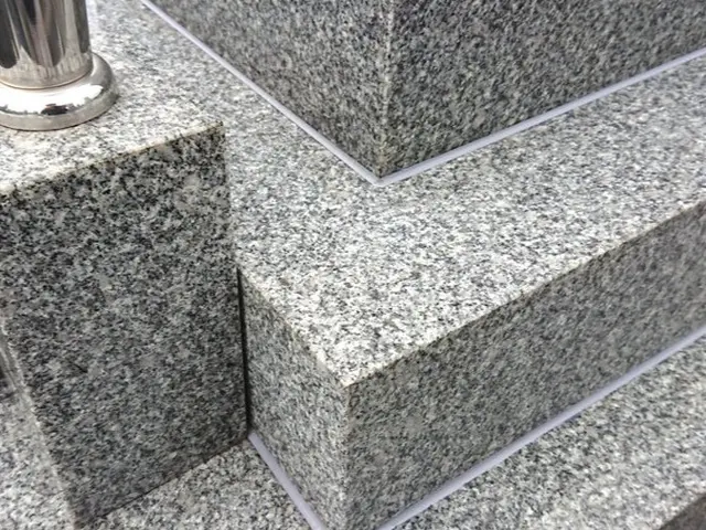 墓石クリーニング一式、目地コーキング仕上げ込み、４万８０００円の柳沢石材店サービスの画像