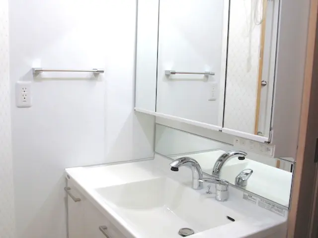 ☆サイト内対応可能日地域要確認【技能士監修によるプロの技】洗面所に輝きを☆サービスの画像