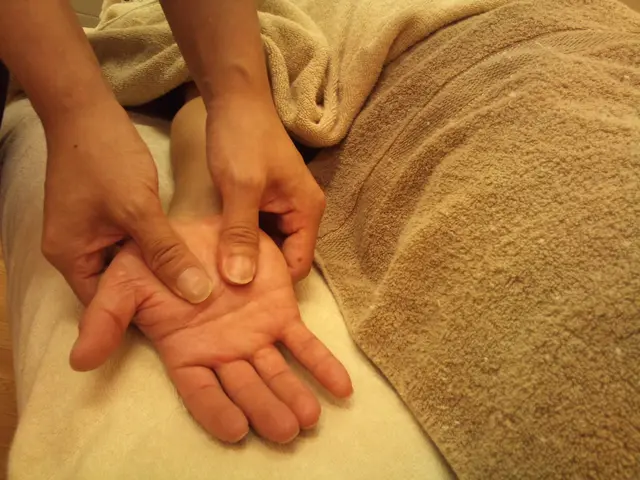 肩凝り腰痛、膝痛の緩和、姿勢、骨盤、Ｏ脚矯正や腸もみ便秘対策まで込10000円！サービスの画像