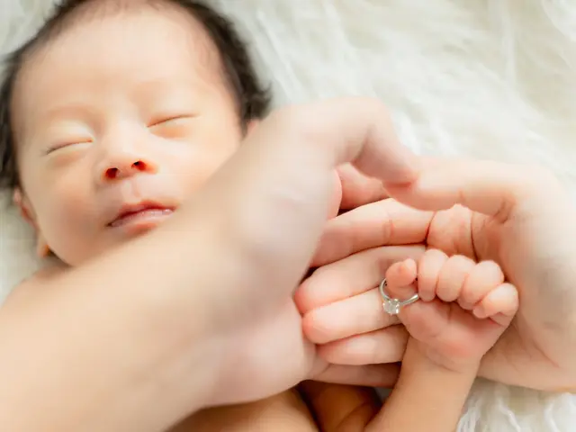 【ニューボーンフォトはプロにおまかせ】お子様の笑顔　成長の記憶を残すカメラマン