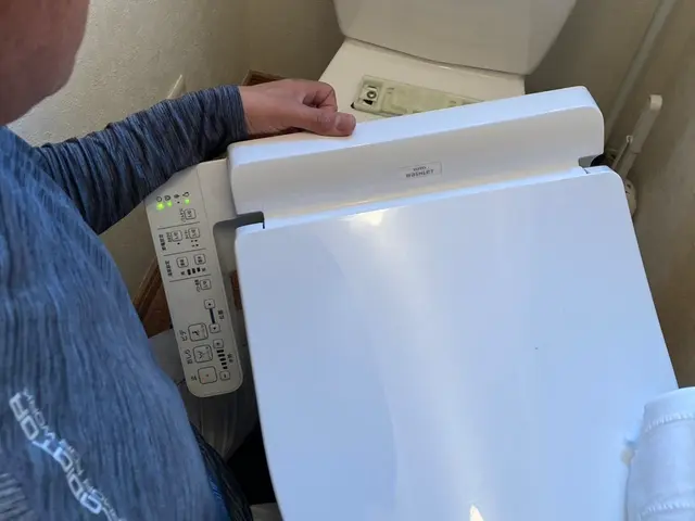 《温水専用便座(ウォッシュレット)の取り付け》はお任せ下さい！サービスの画像