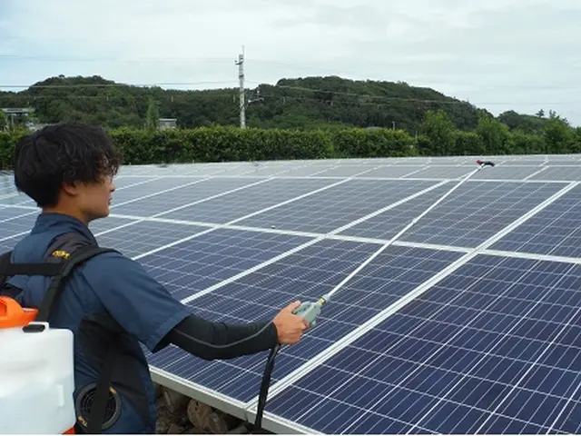 【5万円からの太陽光パネル洗浄】汚れたパネルは発電率減！清掃して効率良く発電！サービスの画像