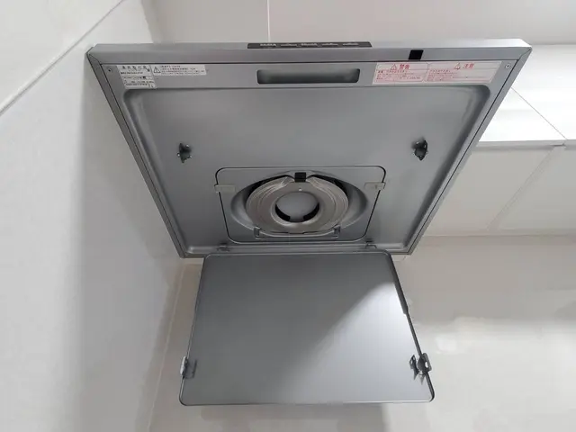 レンジフードのベタベタ油汚れ、しっかり丁寧に洗浄いたします。サービスの画像