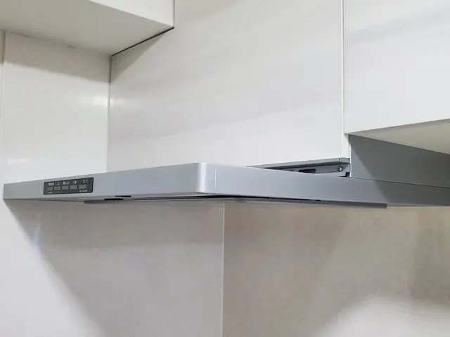 レンジフードのベタベタ油汚れ、しっかり丁寧に洗浄いたします。サービスの画像