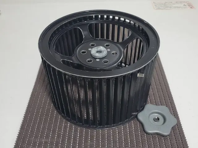 レンジフードのベタベタ油汚れ、しっかり丁寧に洗浄いたします。サービスの画像