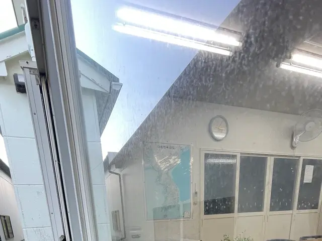 窓・サッシクリーニング（ガラス・レール清掃）サービスの画像