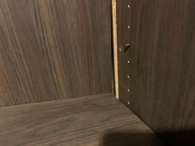 クローゼット、戸棚の補修と棚板の追加と留め具取り付けサービスの画像