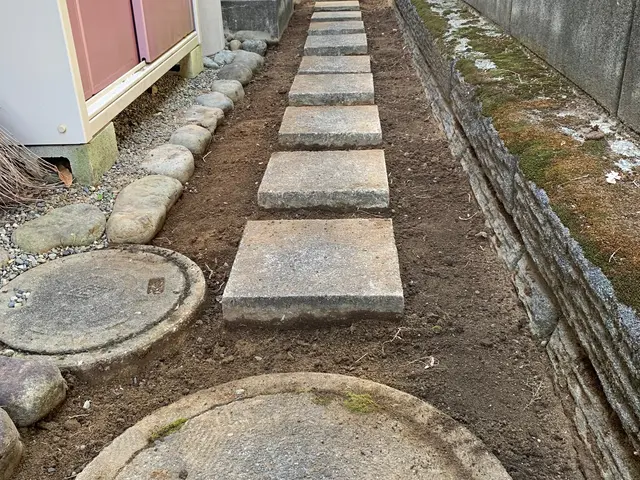 もう雑草ヤダー！見てくれてありがとうございます！砂利　敷きます！サービスの画像