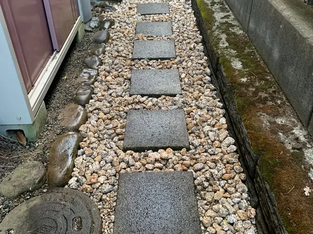 もう雑草ヤダー！見てくれてありがとうございます！砂利　敷きます！サービスの画像