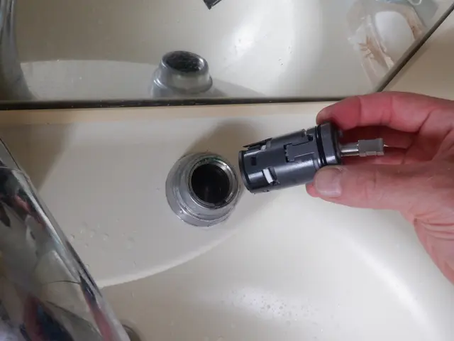 各所の水漏れはお任せください。　＊工事保険加入済みサービスの画像