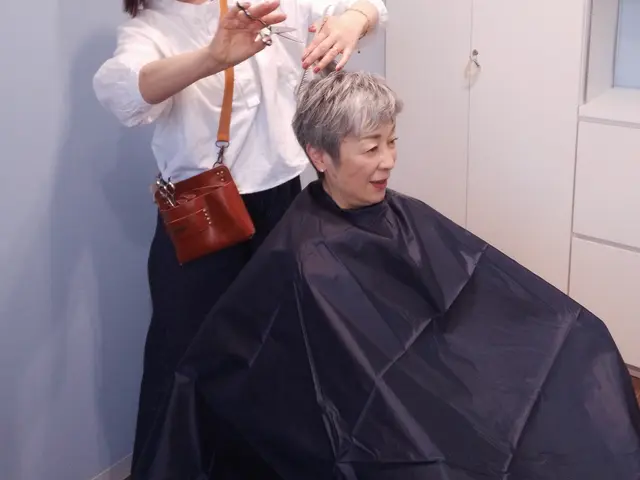 訪問美容専門✦車椅子、寝たままの状態でもカットします✦ヘッドスパ、ヘナサービスの画像