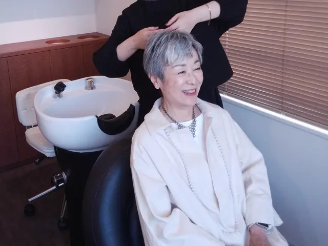 訪問美容専門✦車椅子、寝たままの状態でもカットします✦ヘッドスパ、ヘナサービスの画像