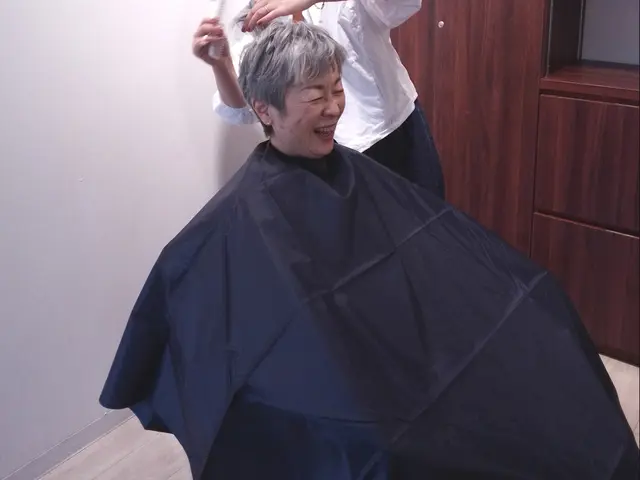 訪問美容専門✦車椅子、寝たままの状態でもカットします✦ヘッドスパ、ヘナサービスの画像