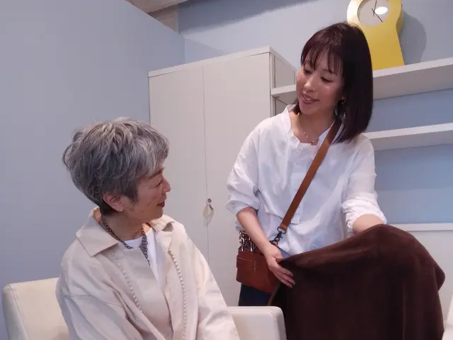 訪問美容専門✦車椅子、寝たままの状態でもカットします✦ヘッドスパ、ヘナサービスの画像