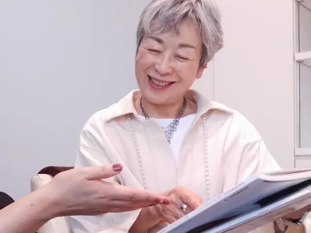 訪問美容専門✦車椅子、寝たままの状態でもカットします✦ヘッドスパ、ヘナサービスの画像
