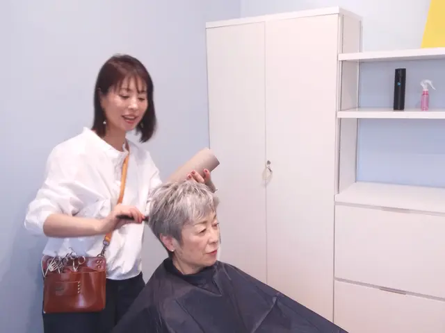 訪問美容専門✦車椅子、寝たままの状態でもカットします✦ヘッドスパ、ヘナサービスの画像