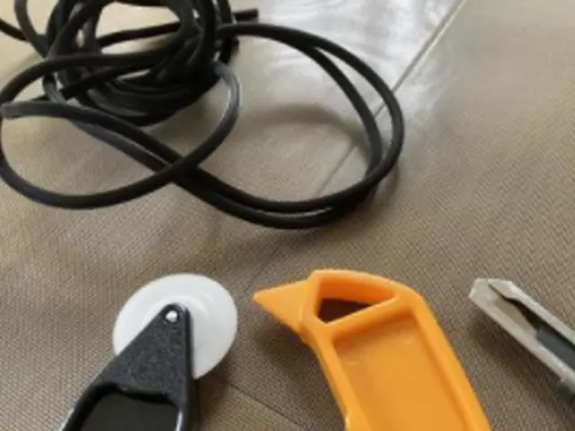 網戸の張替え承ります。網色もお選びいただきます。サービスの画像