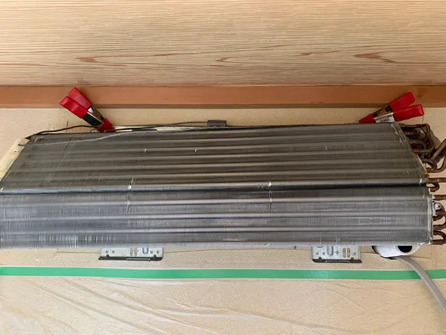 背抜きフル分解エアコンクリーニングサービスの画像