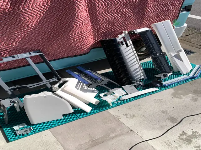 背抜きフル分解エアコンクリーニングサービスの画像