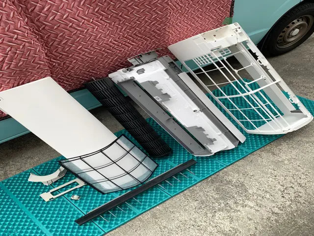 背抜きフル分解エアコンクリーニングサービスの画像