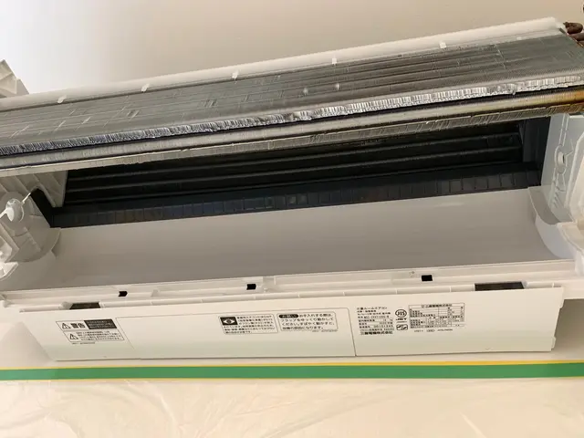 背抜きフル分解エアコンクリーニングサービスの画像