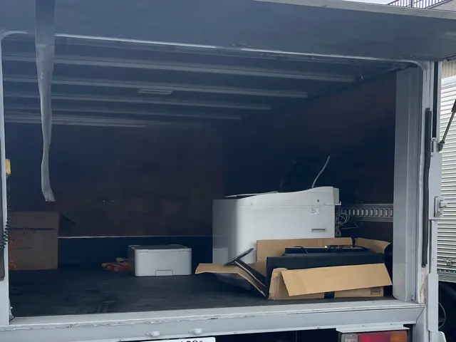 遺品整理や物の整理にぴったり！リユース可能なものを選別して積み込みます！サービスの画像