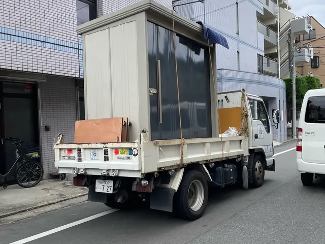 物置きの設置　移動　解体サービスの画像