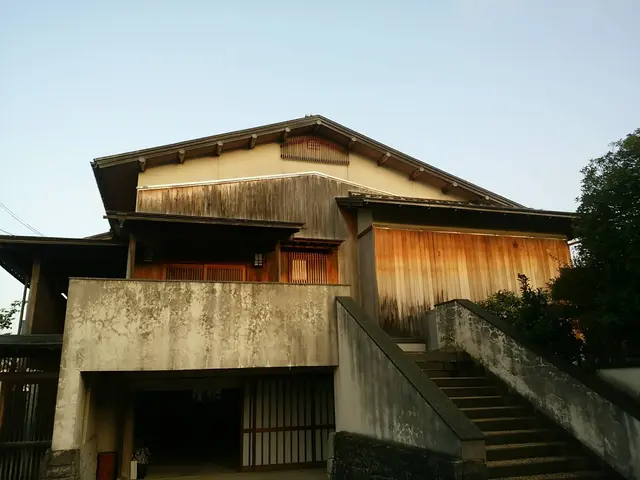 白木洗いのプロにお任せ下さい、和室.玄関ポーチ等、経年劣化や汚れを美しく！サービスの画像