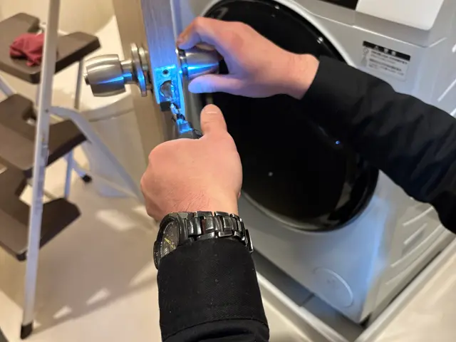 ドア・扉の建て付け調整・開閉不良修理！サービスの画像