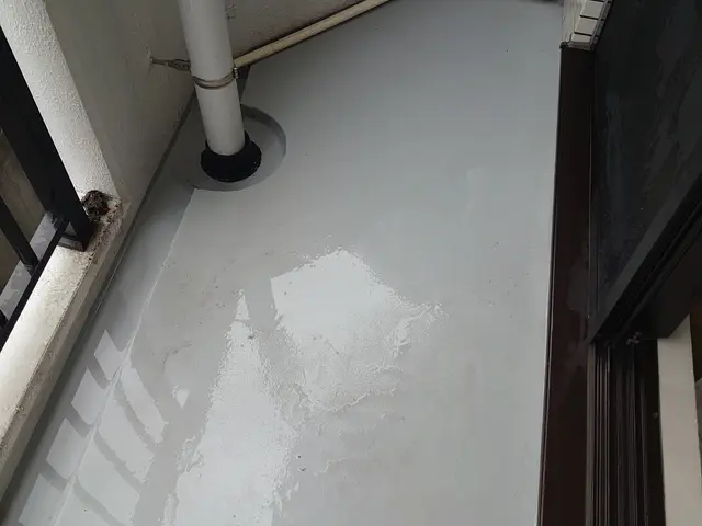 【ベランダクリーニング】溜まった汚れを高圧洗浄。サービスの画像