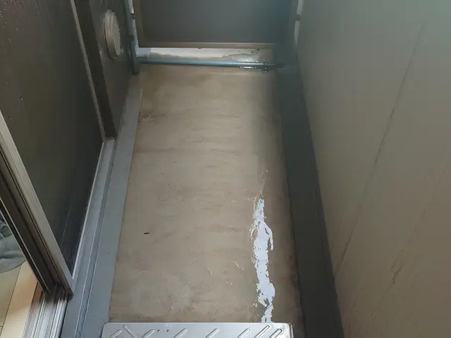 【ベランダクリーニング】溜まった汚れを高圧洗浄。サービスの画像