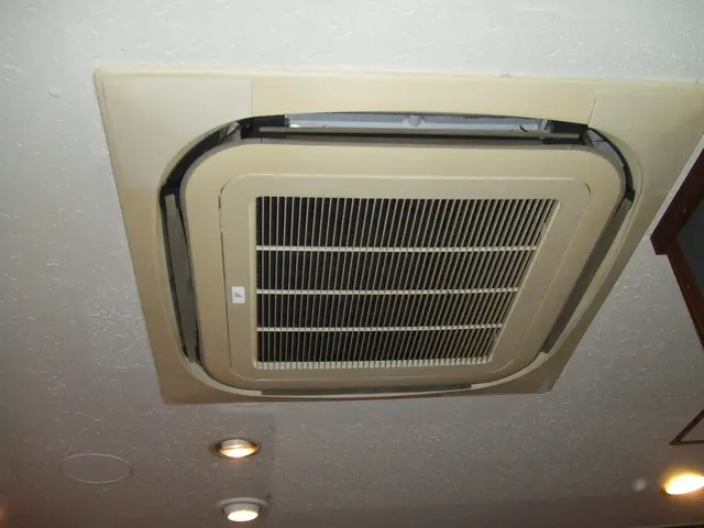 業務用エアコン分解洗浄　点検、修理、部品交換承ります。サービスの画像