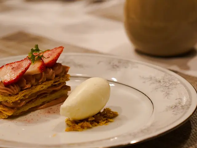 フランス料理の出張料理人　お皿、カトラリー，テーブルクロス無料でお貸出可能です