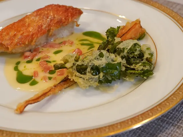 フランス料理の出張料理人　お皿、カトラリー，テーブルクロス無料でお貸出可能です