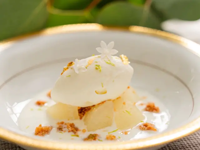 フランス料理の出張料理人　お皿、カトラリー，テーブルクロス無料でお貸出可能です