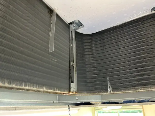 ★天井埋め込みエアコンクリーニング★家庭用、業務用可能。徹底高圧洗浄サービスの画像