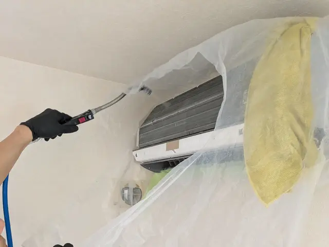 エアコン内部高圧洗浄クリーニングサービスの画像