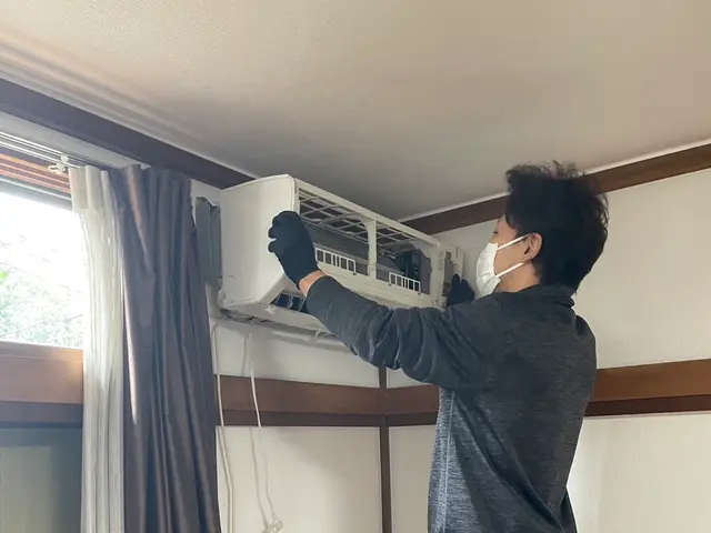 エアコン内部高圧洗浄クリーニングサービスの画像