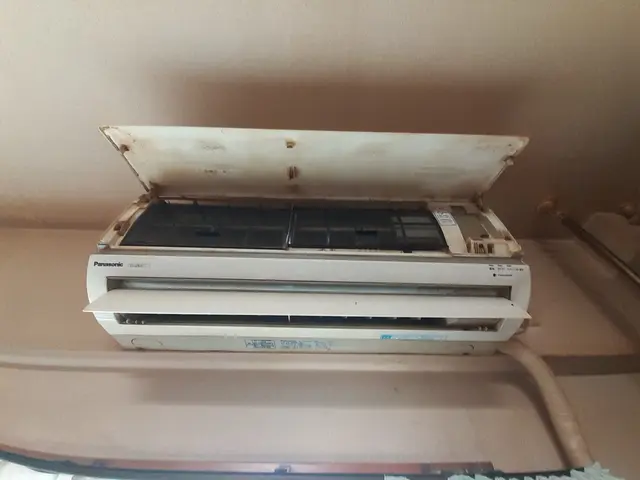 エアコン内部高圧洗浄クリーニングサービスの画像