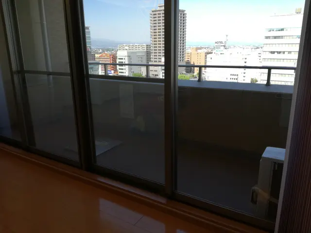 サッシ、ガラスを掃除して視界スッキリ！損保加入済◎クレジットカード利用可！サービスの画像