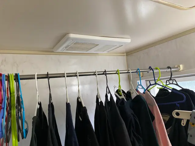 浴室乾燥機のことなら、お気軽にお問い合わせ下さい　換気扇からの浴室乾燥機交換サービスの画像