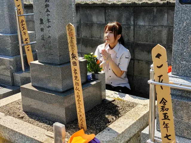 お盆休み営業☆NPO法人スタッフがご対応します☆お墓参り代行報告書作成いたしますサービスの画像