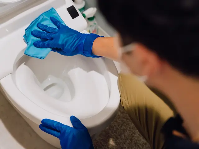 【水アカ・カビ徹底撃退】水回りまるごと洗浄！セット割★浴室エプロン内無料サービスの画像