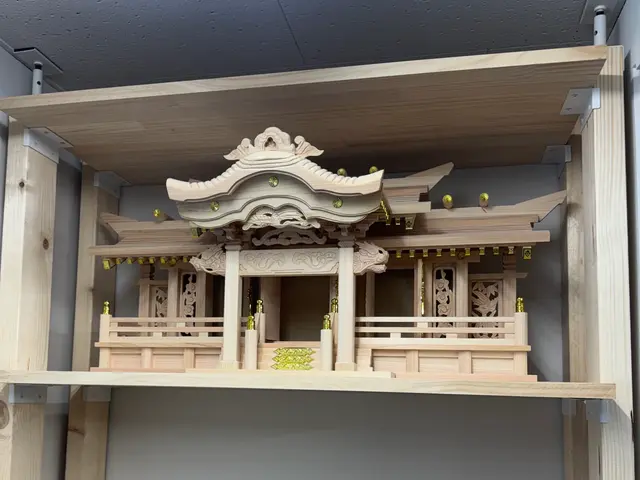 神棚の取付はプロにお任せ下さい。サービスの画像