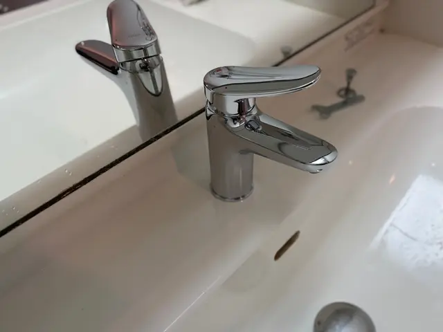 水栓蛇口交換 / 洗面台サービスの画像