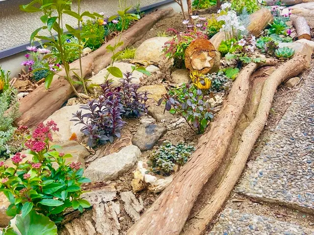 可愛いきゅんっとする花壇や寄せ植えを得意としておりますので、ぜひお試しくださいサービスの画像