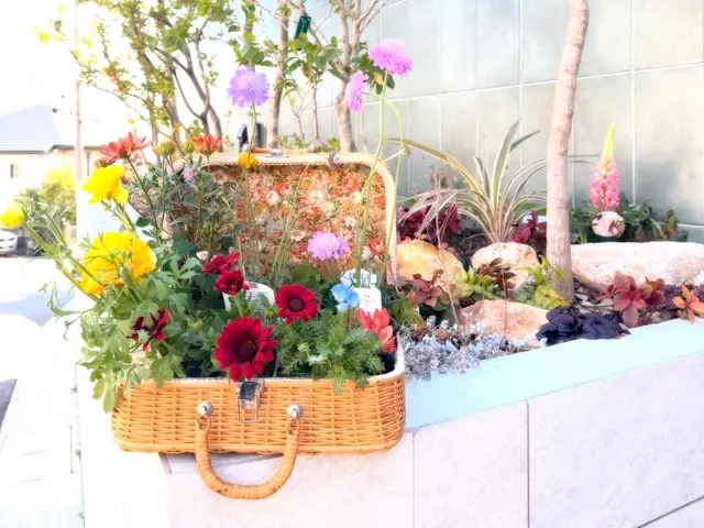 可愛いきゅんっとする花壇や寄せ植えを得意としておりますので、ぜひお試しくださいサービスの画像