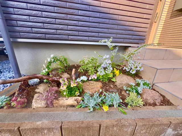 可愛いきゅんっとする花壇や寄せ植えを得意としておりますので、ぜひお試しくださいサービスの画像